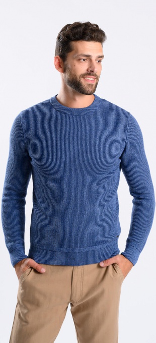 Blue ribbed pullover with round neck