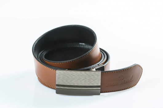 Reversible leather belt with easy fix buckle