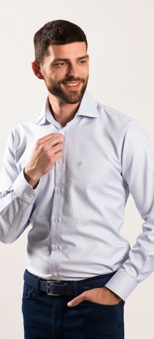 Biela Slim Fit košeľa s modrým vzorom